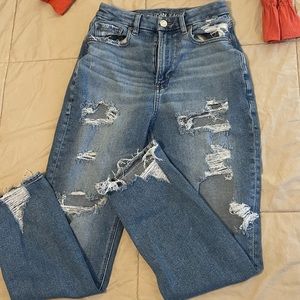 American Eagle high waisted jeans, size 2!